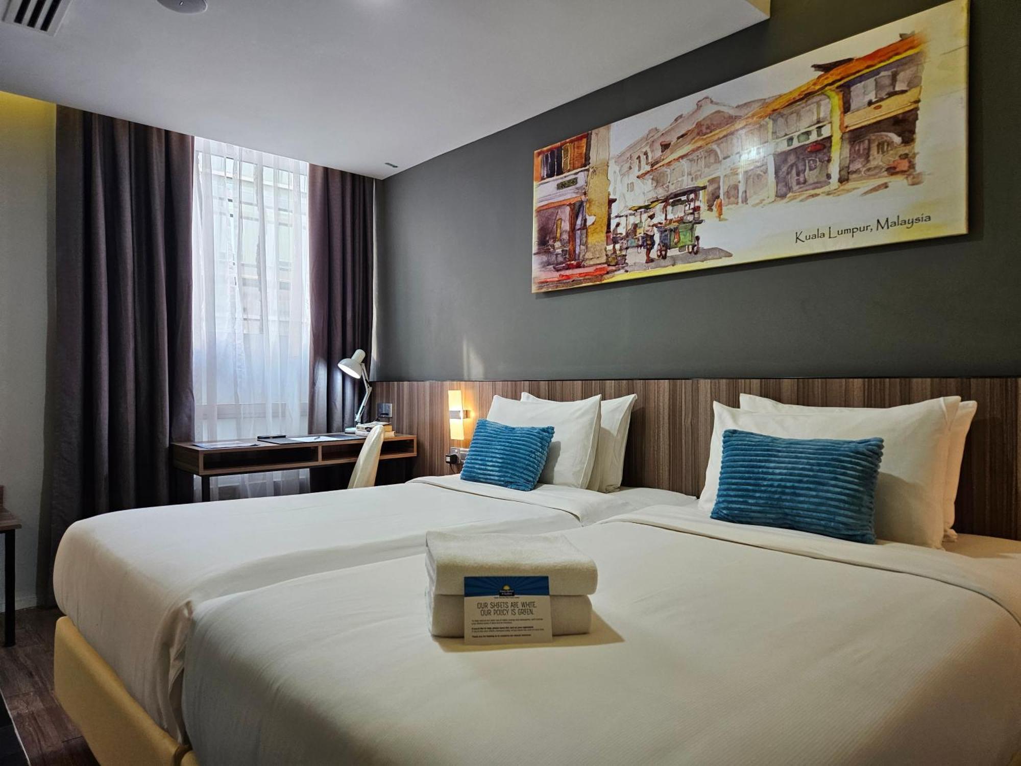 Days Hotel & Suites By Wyndham Fraser Business Park Kl Куала-Лумпур Экстерьер фото